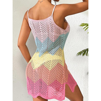 Žensko plаžno zaštitno od sunca s prorezima i kontrastnom bojom – materijal poliester; sastav polipropilen; stil: plаžno odijevanje