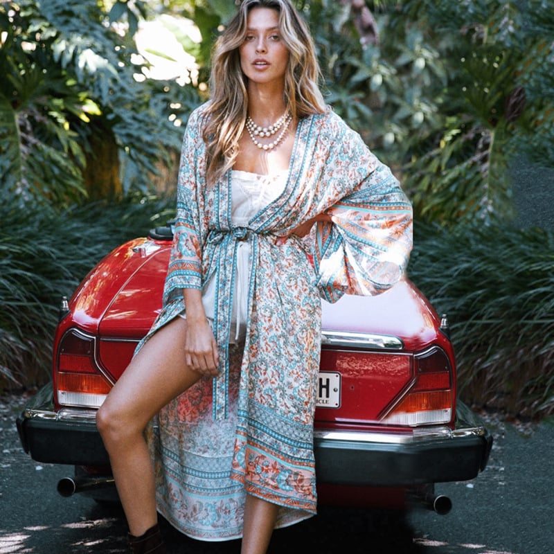Rayon beach cover-up kardigan s floralnim uzorkom – vanjski materijal: rayon; podstava: 100% pamuk; težina 240 g; žene 18–24
