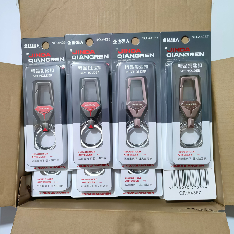 Breloc pentru chei auto Golden Strongman • aliaj titaniu • stil modern minimalist • pentru mașini și vehicule electrice