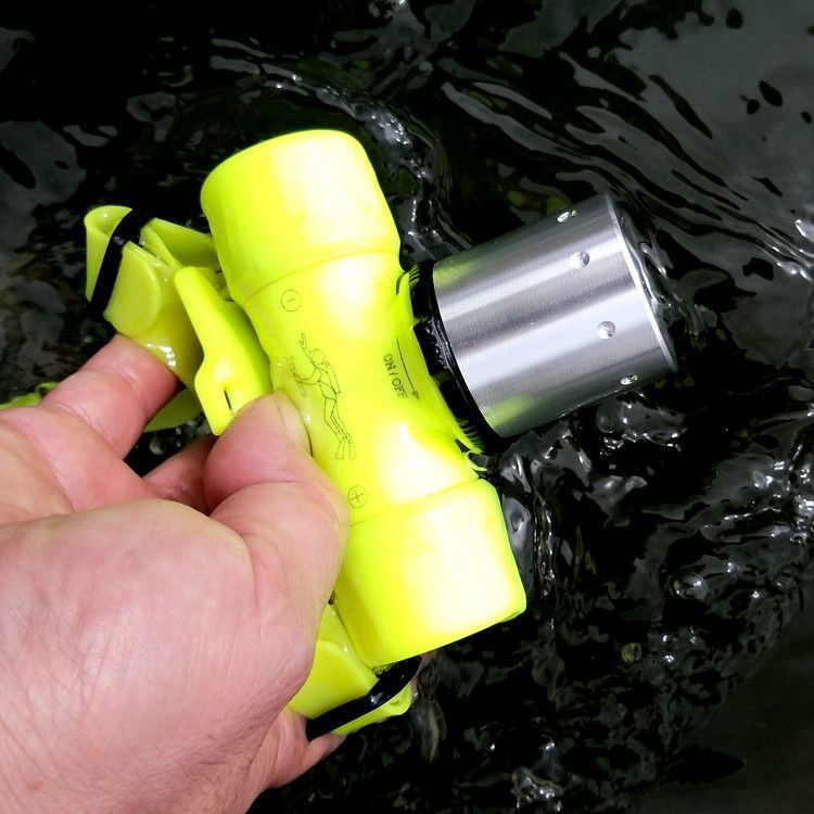 Potápačská čelovka – vodotesná, dobíjateľná, ultra jasný podvodný svetelný zdroj pre hlboké potápanie