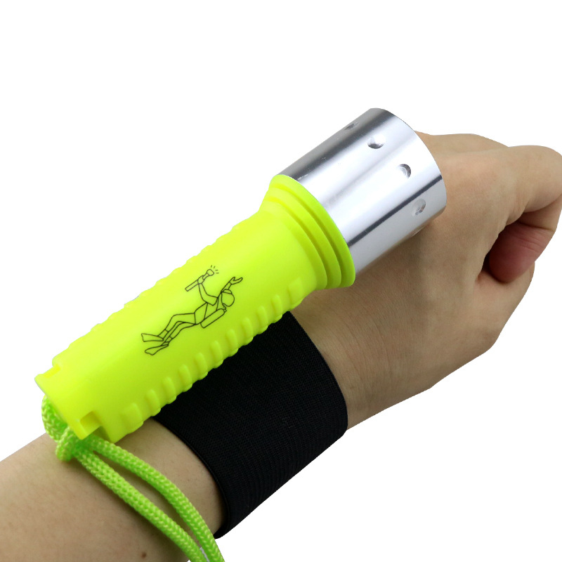 Potapljačka LED svjetiljka Q5 — vodootporna ručna, 5W, 4800 mAh, LED izvor, punjenje/suha baterija, domet 100–200 m