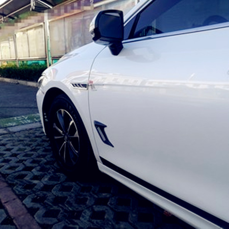 Cápa kopoltyú stílusú oldalsó szellőző dekor autóhoz, ABS anyag + dupla ragasztó; szimulált oldalsó légcsatorna; univerzális kompatibilitás