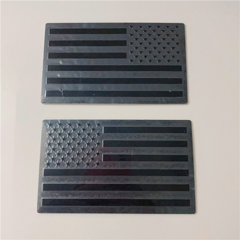 Алуминиева сплав автомобилен страничен стикер – двойка американски флагове, самозалепващ монтаж