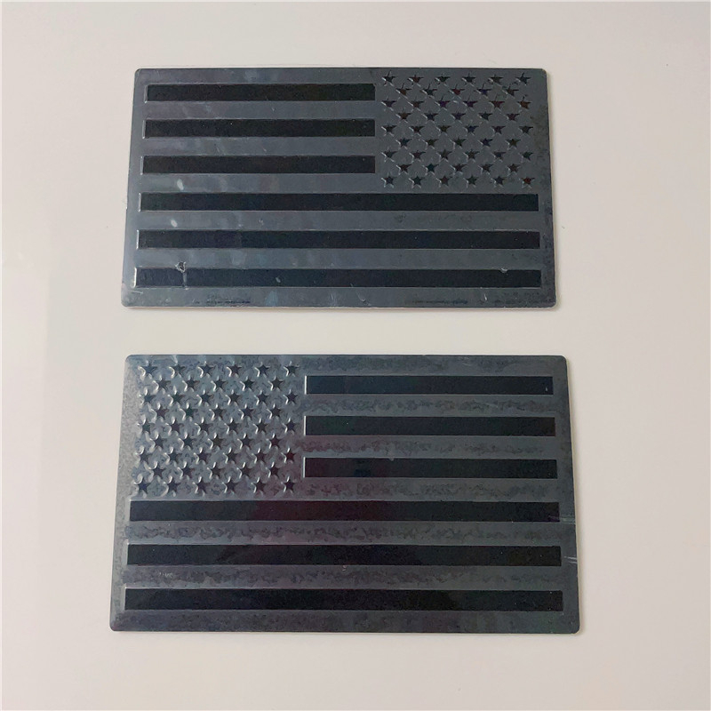 Алуминиева сплав автомобилен страничен стикер – двойка американски флагове, самозалепващ монтаж