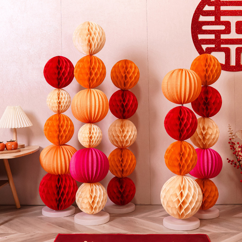 Guangzhou Jiaer Honeycomb ball column lámpa tartó esküvői dekorációhoz; Alkalmazás: Esküvő; Kategória: Helyszíni elrendezési rekvizitum; Anyag: Szalag