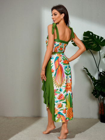 Egyrészes fürdőruha mintás, hátul nyitott kialakítás és kötőszalagokkal, párnázott mellszívó, acélrögzítés nélkül; poliészter-elasztán anyag, bélés nylon