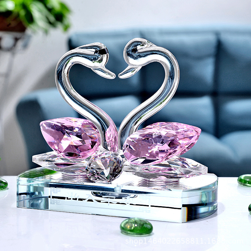 Кристална лебедова автомобилна украса с вътрешен парфюм и лого – модерен стил