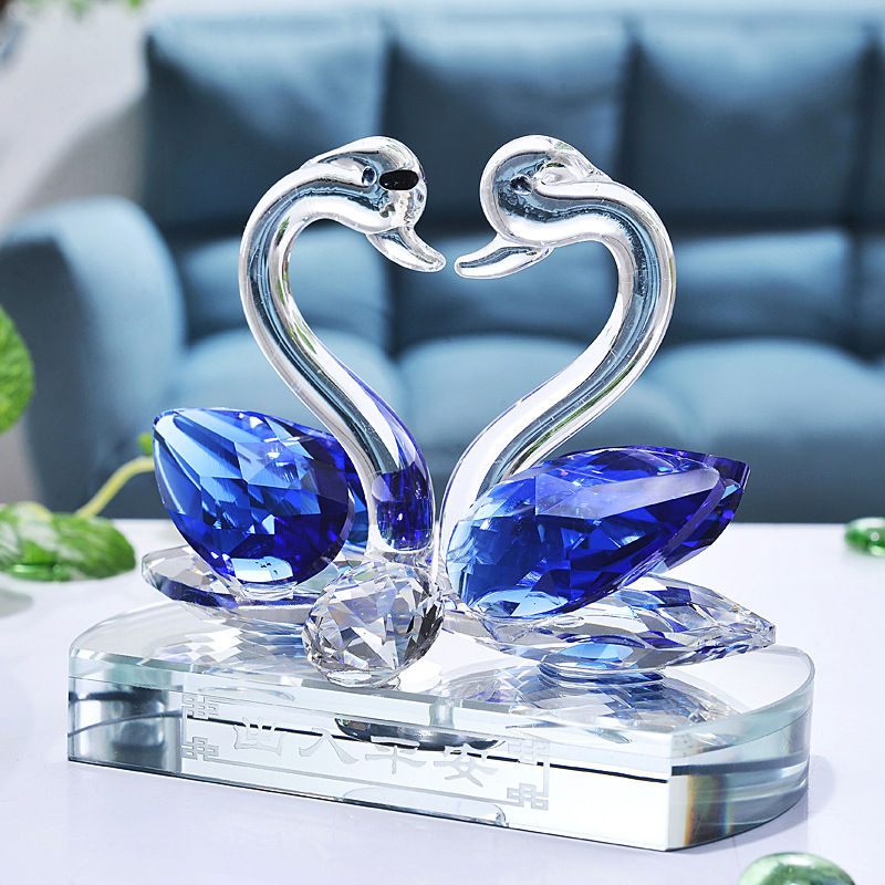 Кристална лебедова автомобилна украса с вътрешен парфюм и лого – модерен стил