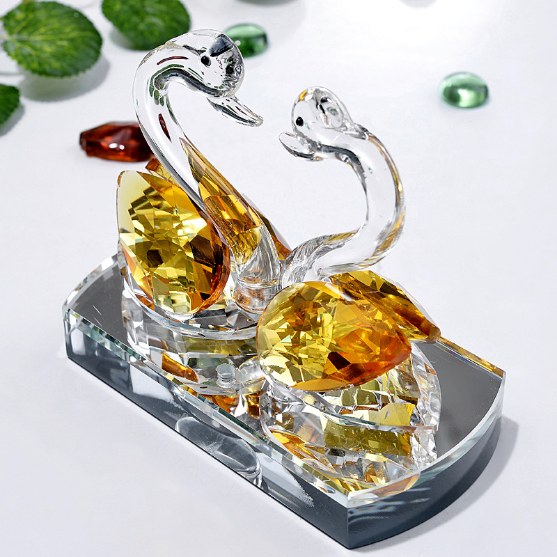 Кристална лебедова автомобилна украса с вътрешен парфюм и лого – модерен стил