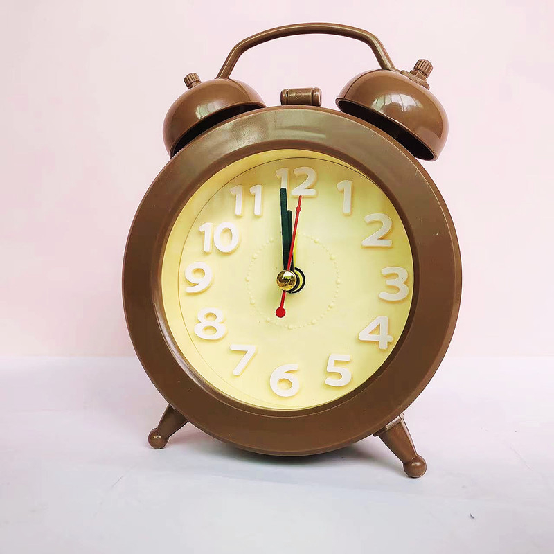 Alarmni sat, elektronički pogon, baterijski, jednostrani, analogni prikaz s kazaljkama i brojevima, modern minimalistički stil