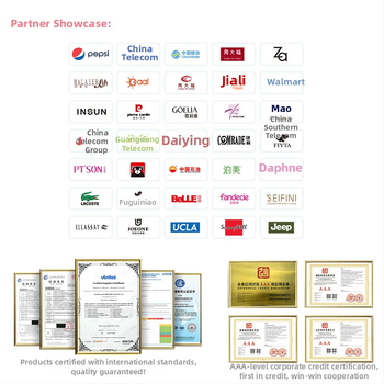 Futbalový fanúšikovský šál zo saténu s vlastným logom; tlač loga k dispozícii; vhodný pre futbal.