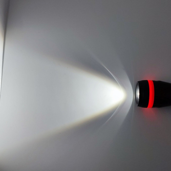 Kompaktni taktički flashlight za samoodbranu s teleskopskim zumom, aluminijska legura, 3W LED, tri AA baterije, domet 100–200 m