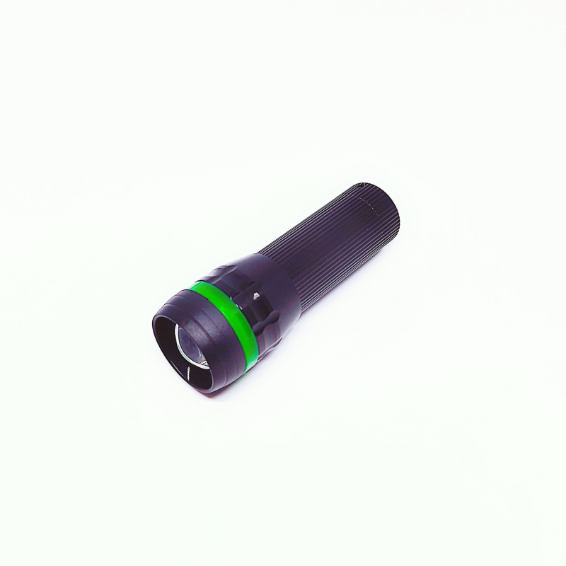 Kompaktni taktički flashlight za samoodbranu s teleskopskim zumom, aluminijska legura, 3W LED, tri AA baterije, domet 100–200 m