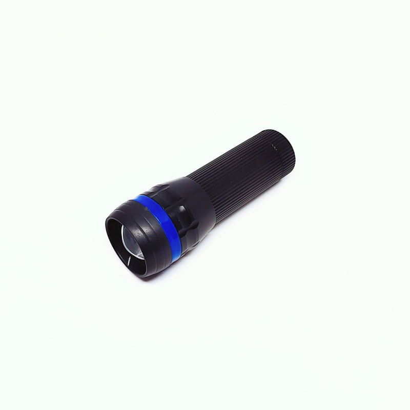 Kompaktni taktički flashlight za samoodbranu s teleskopskim zumom, aluminijska legura, 3W LED, tri AA baterije, domet 100–200 m