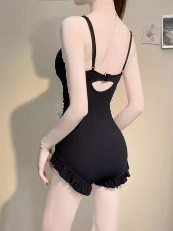 Costum de baie întreg cu mâneci lungi, talie înaltă pentru acoperirea abdomenului, cu întăritură sub sân și bureți pentru sân, poliester cu uscare rapidă