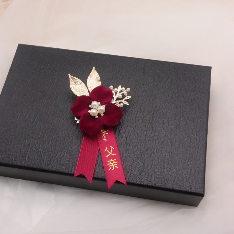 Családi esküvői gomblyukcsokor-készlet — teljes készlet a vőlegénynek, a menyasszonynak és a szülőknek, esküvői kiegészítők, Cikkszám F978H6MHMM98S5, Csomagolás: Szokásos