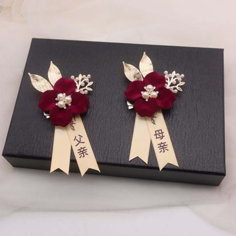 Családi esküvői gomblyukcsokor-készlet — teljes készlet a vőlegénynek, a menyasszonynak és a szülőknek, esküvői kiegészítők, Cikkszám F978H6MHMM98S5, Csomagolás: Szokásos