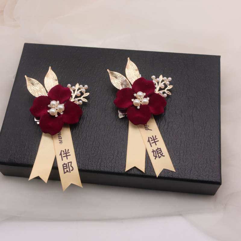 Családi esküvői gomblyukcsokor-készlet — teljes készlet a vőlegénynek, a menyasszonynak és a szülőknek, esküvői kiegészítők, Cikkszám F978H6MHMM98S5, Csomagolás: Szokásos