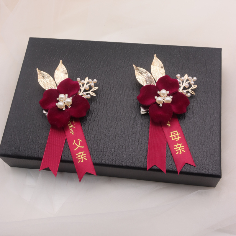 Családi esküvői gomblyukcsokor-készlet — teljes készlet a vőlegénynek, a menyasszonynak és a szülőknek, esküvői kiegészítők, Cikkszám F978H6MHMM98S5, Csomagolás: Szokásos