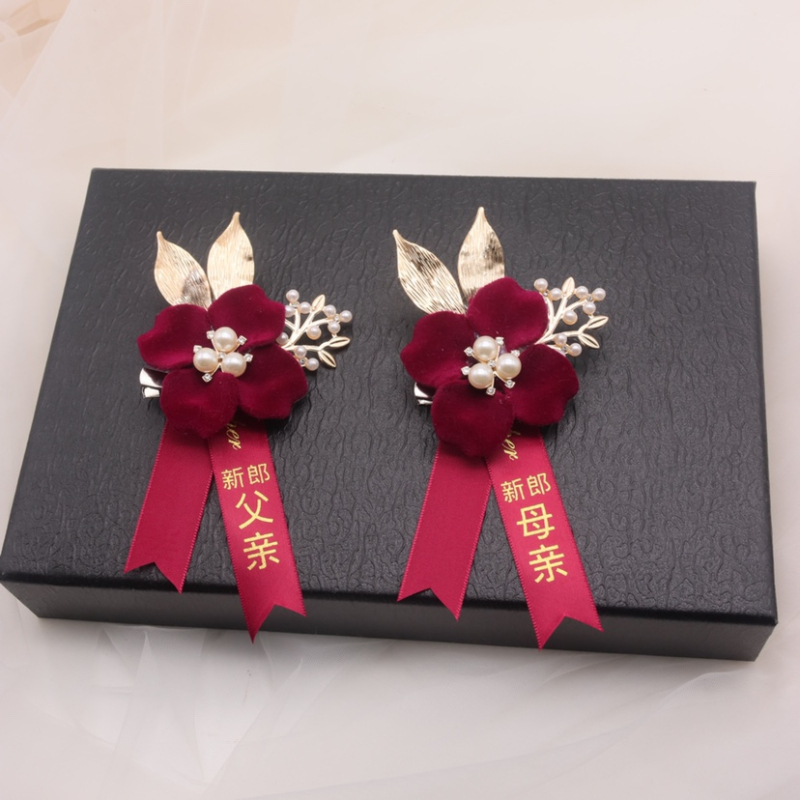 Családi esküvői gomblyukcsokor-készlet — teljes készlet a vőlegénynek, a menyasszonynak és a szülőknek, esküvői kiegészítők, Cikkszám F978H6MHMM98S5, Csomagolás: Szokásos