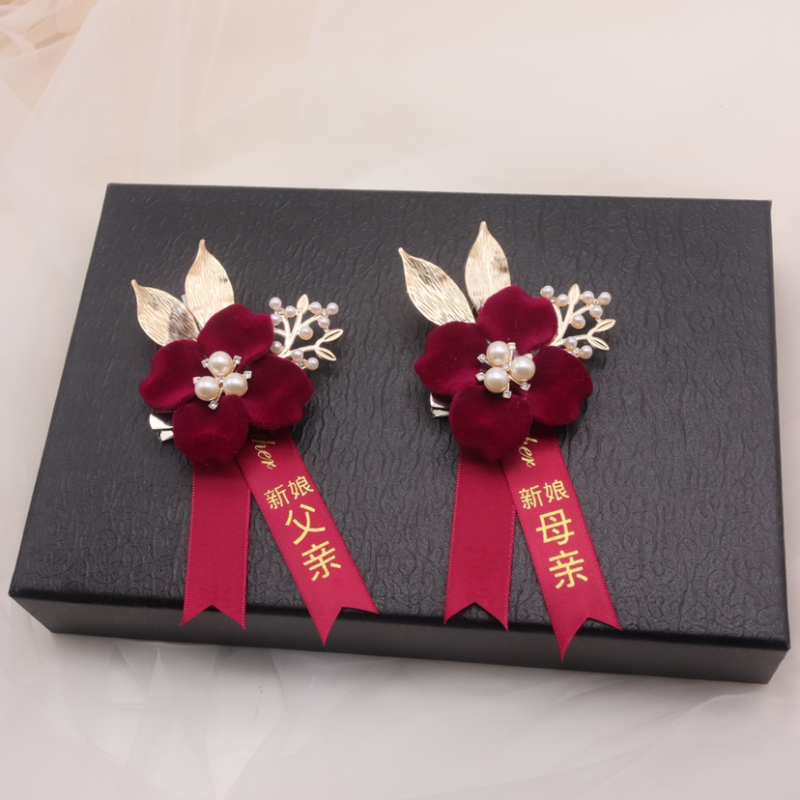 Családi esküvői gomblyukcsokor-készlet — teljes készlet a vőlegénynek, a menyasszonynak és a szülőknek, esküvői kiegészítők, Cikkszám F978H6MHMM98S5, Csomagolás: Szokásos