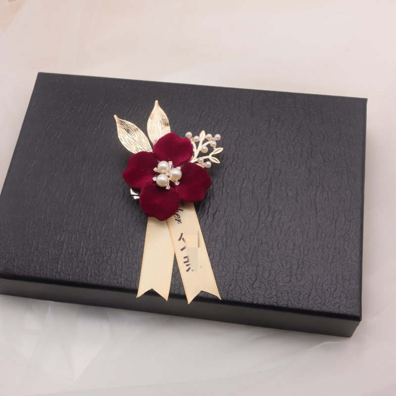 Családi esküvői gomblyukcsokor-készlet — teljes készlet a vőlegénynek, a menyasszonynak és a szülőknek, esküvői kiegészítők, Cikkszám F978H6MHMM98S5, Csomagolás: Szokásos