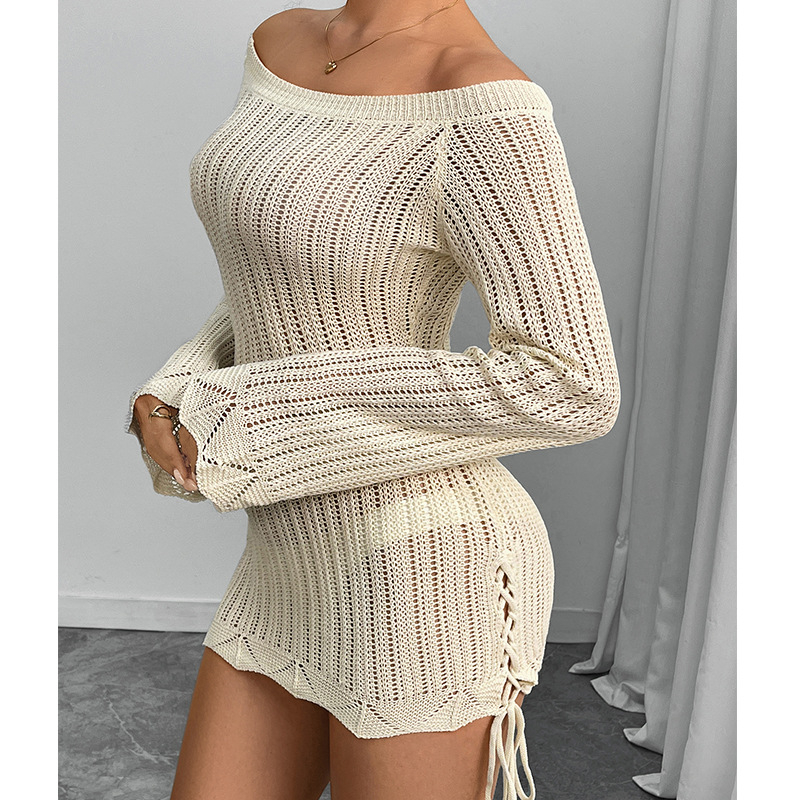 Egy vállas kötött ruha tengerparti nyaraláshoz, karcsú fazon hosszú ujjú, átlátszó rész; toppal zsinóros kivitel (Poliészter; Poliészter rost; 100%; 252 g; bélés: poliészter 100%)