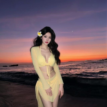 Női hosszú ujjú UV-védett fürdőruha szett - poliészter, gyorsan száradó, beépített melltartóbetétek, négy darabos készlet