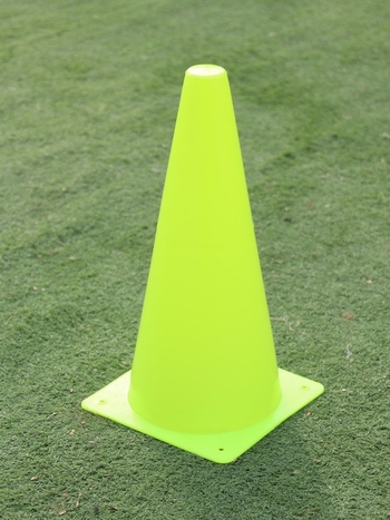 Trening alat za nogomet s prilagodljivim PE oznakama i preprekama u obliku konusa; materijal PE; brend Maca; pogodno za nogomet i više sportova