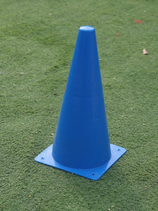 Trening alat za nogomet s prilagodljivim PE oznakama i preprekama u obliku konusa; materijal PE; brend Maca; pogodno za nogomet i više sportova