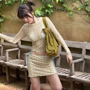 Női napvédő hosszú ujjú háló felső és konzervatív szoknya — négy darabos fürdőruha készlet; 88% poliészter, 220 g/m², bélés 100% poliészter, alkalmas úszásra és sétálásra