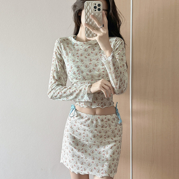 Női napvédő hosszú ujjú háló felső és konzervatív szoknya — négy darabos fürdőruha készlet; 88% poliészter, 220 g/m², bélés 100% poliészter, alkalmas úszásra és sétálásra