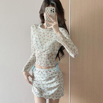 Női napvédő hosszú ujjú háló felső és konzervatív szoknya — négy darabos fürdőruha készlet; 88% poliészter, 220 g/m², bélés 100% poliészter, alkalmas úszásra és sétálásra