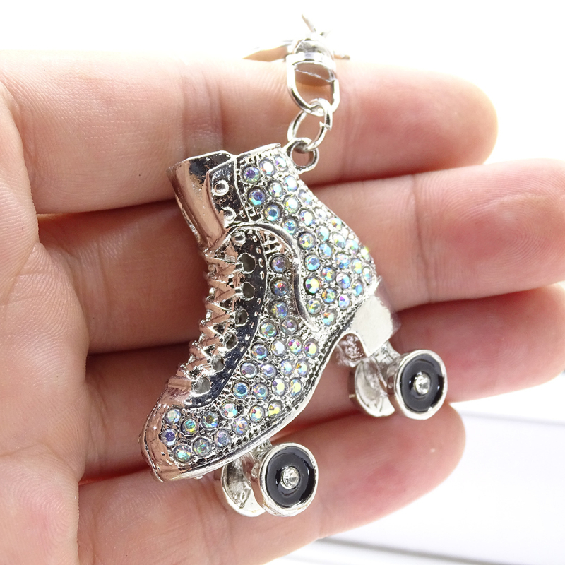 XDPQQ Privjesak za ključeve u obliku skateboarda, 3D metalni spoj, dvostrane dijamantne ukrase, korejskog stila