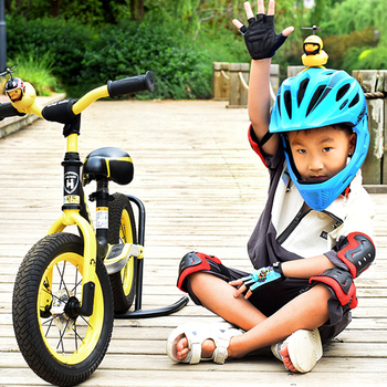 Gyerekeknek készült térd-, könyök- és csuklóvédő garnitúra, habos párnázással korcsolyázáshoz és kerékpározáshoz