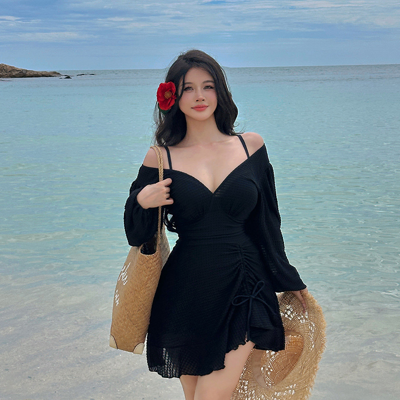 Női egyrészes fürdőruha, hosszú ujjú, napvédő, karcsú vonal, anyag: nylon 82% spandex