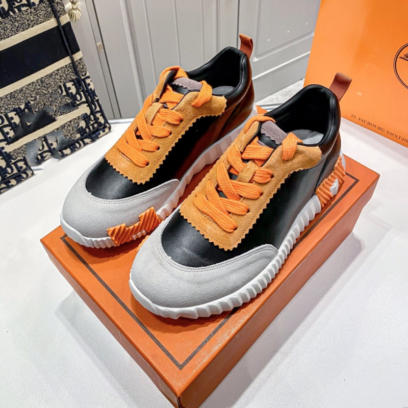 Uniszex velúr felsőjű sportcipő, természetes gumi talppal, fűzős záródás, légáteresztő, pár számára (Felső: velúr; Talp: természetes gumi; Zárás: fűző; Légáteresztő; Pár számára)