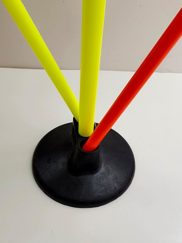 Stâlp de antrenament fotbal cu bază din cauciuc, bază cu trei găuri, Tengbo, 2,2 kg