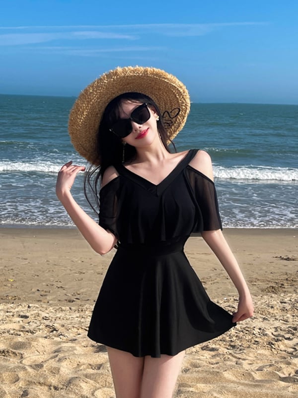 Női split fürdőruha – egy darabos, mellrésznél párnázott, egyszínű minta, poliészter anyag