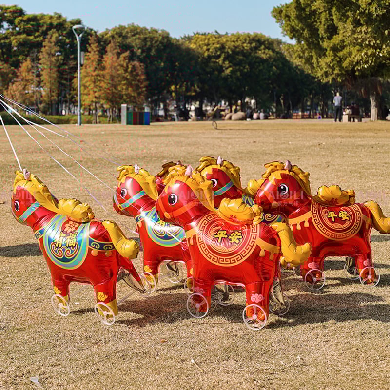 Πόνι με ρόδες και μπαλόνι από αλουμινόφυλλο – φιγούρα ζώου κινουμένων σχεδίων, ζωδιακό μοτίβο, για Ανοιξιάτικο Φεστιβάλ και σταντ στον δρόμο