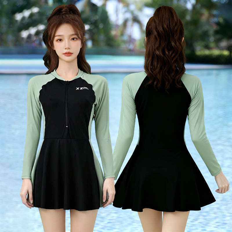 Női egyrészes fürdőruha, hosszú ujjú, 94% poliészter, 300 g, melltámaszbetéttel, acélmerevítés nélkül