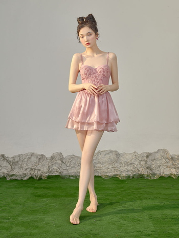 Женски цял бански с подплънки за бюст, висока еластичност Milk Silk плат, консервативна кройка, без ръкави