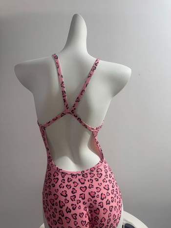 Costum de baie întreg pentru femei din Lycra — uscare rapidă, spate decupat, fără mâneci, cu bureți pentru bust, destinat antrenamentelor de înot