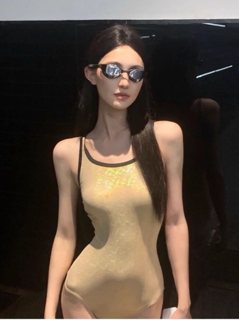 Ženski jednodelni trkaći kupaći kostim — visok struk, otvorena leđa, umetnuti jastučić za grudni koš, materijal najlon-spandeks