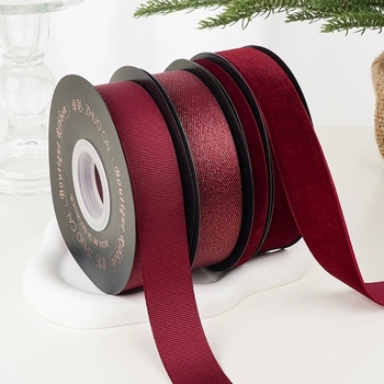 Hajkiegészítő szalaggal és virágcsokorral – téli kiadás, Újév ajándékdoboz