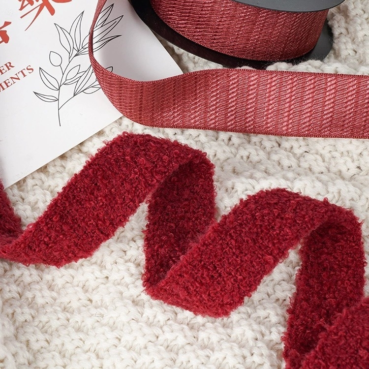 Hajkiegészítő szalaggal és virágcsokorral – téli kiadás, Újév ajándékdoboz