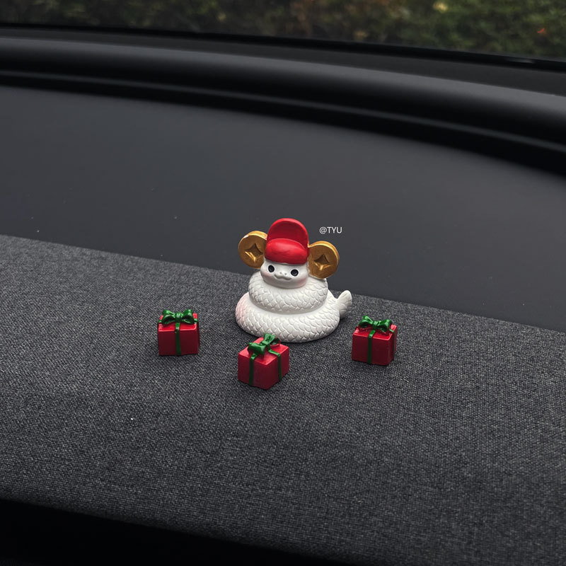 Смолено автомобилно интериорно украшение за централна конзола – лек лукс стил, симпатично мини коледно украшение