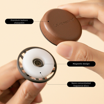 Auto mirisni ukras LA'vieparfaite s metalnim držačem parfema; funkcije: dekoracija, aromatiziranje i uklanjanje mirisa; mirisi: Nile garden, white tea, bitter orange leaf & oud; rok trajanja: tri godine