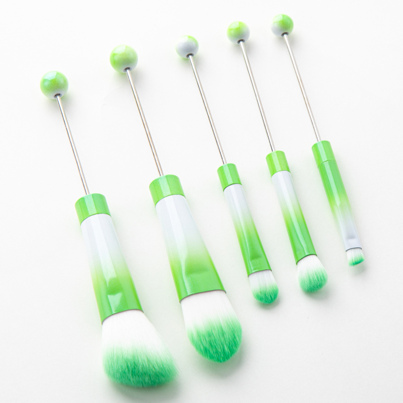 Σετ 5 πινέλων μακιγιάζ με μεταλλικές μακριές λαβές, συνθετικές τρίχες, χάντρες σχεδίαση, σε τσάντα, συνολικό μήκος 15,3 εκ