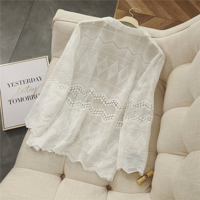 Napvédő strand kardigán csipke hímzéssel, pamut-keverék anyag, geometriai minta, laza szabás, 3/4-es ujjak